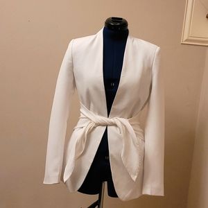 Tailored fit white jacket